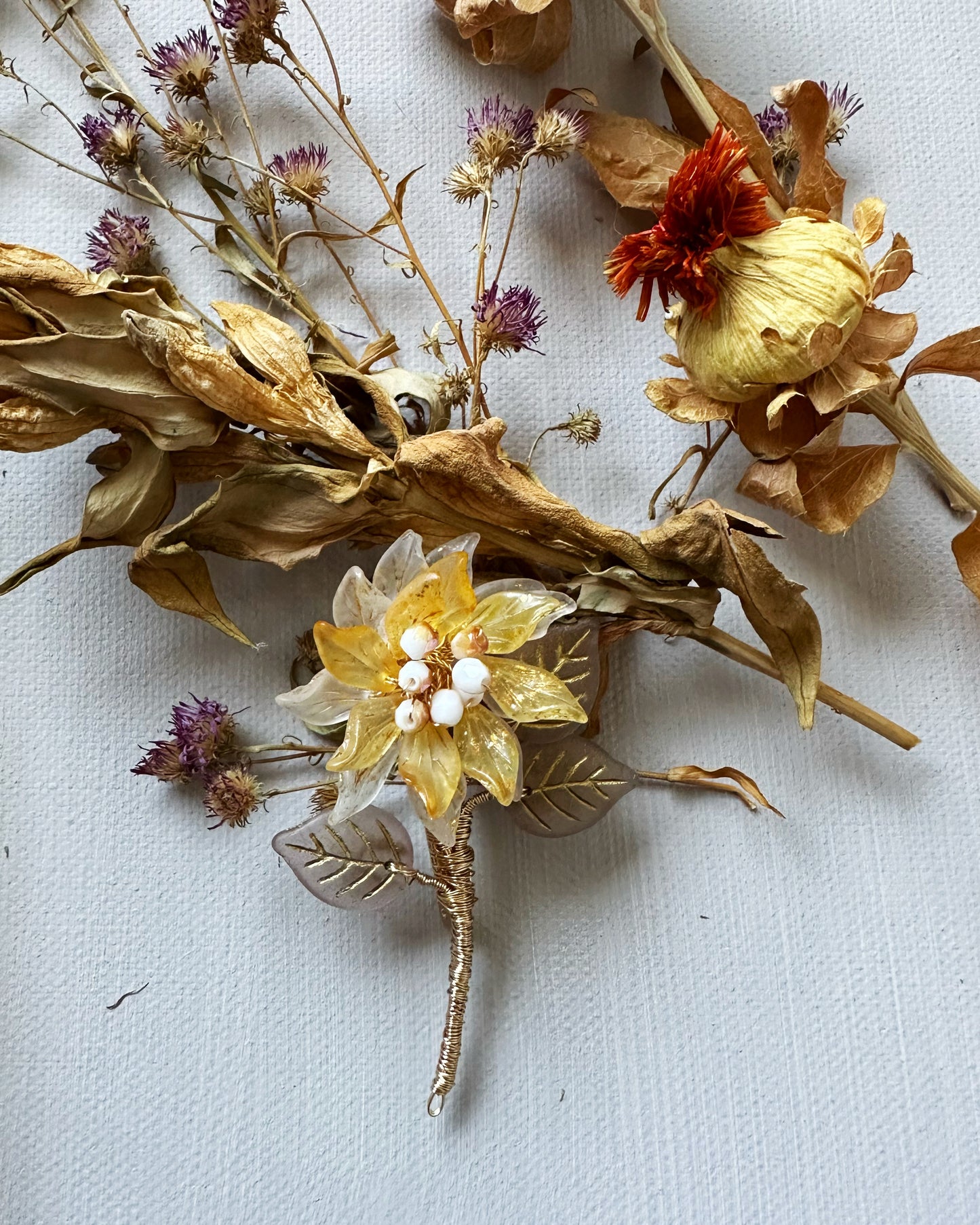 Sonnet of dahlia small flower brooch in yellow