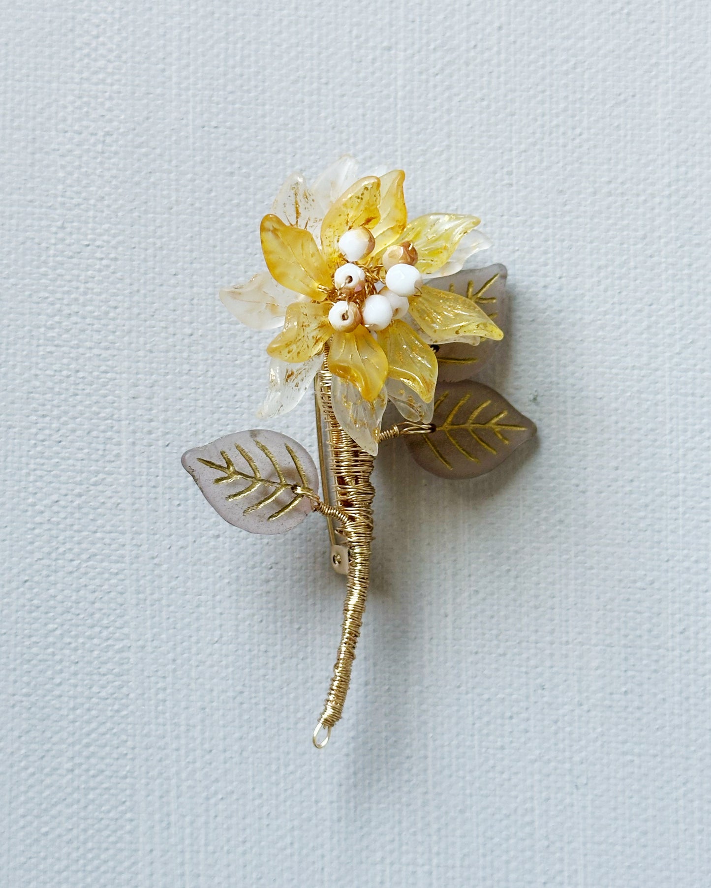 Sonnet of dahlia small flower brooch in yellow