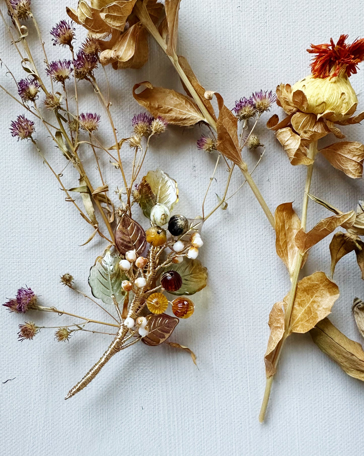 Luxurious foliage brooch in Autumn
