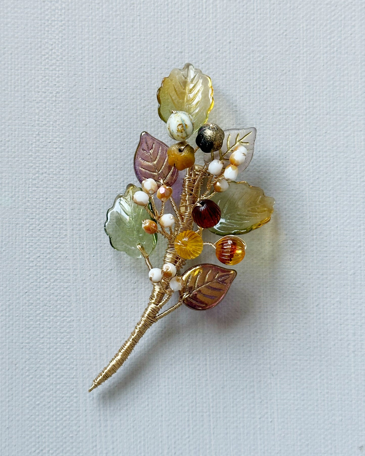 Luxurious foliage brooch in Autumn