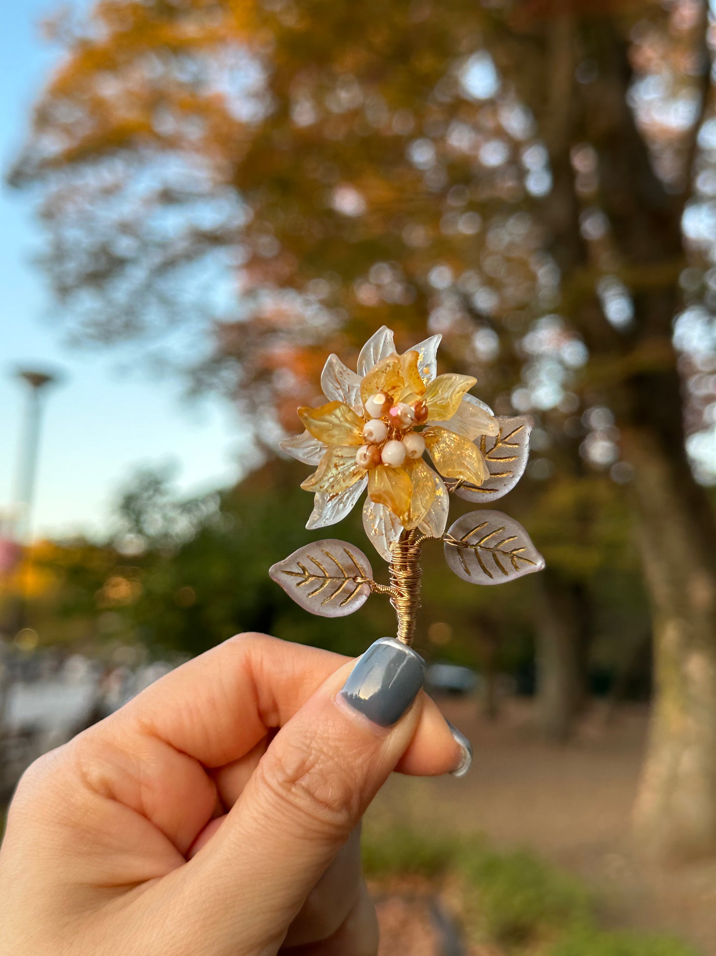 Sonnet of dahlia small flower brooch in yellow