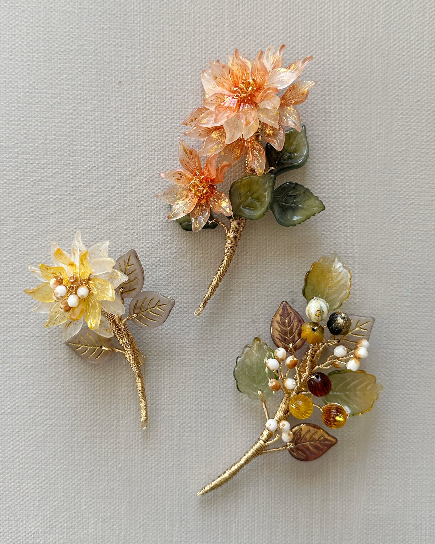 Sonnet of dahlia small flower brooch in yellow