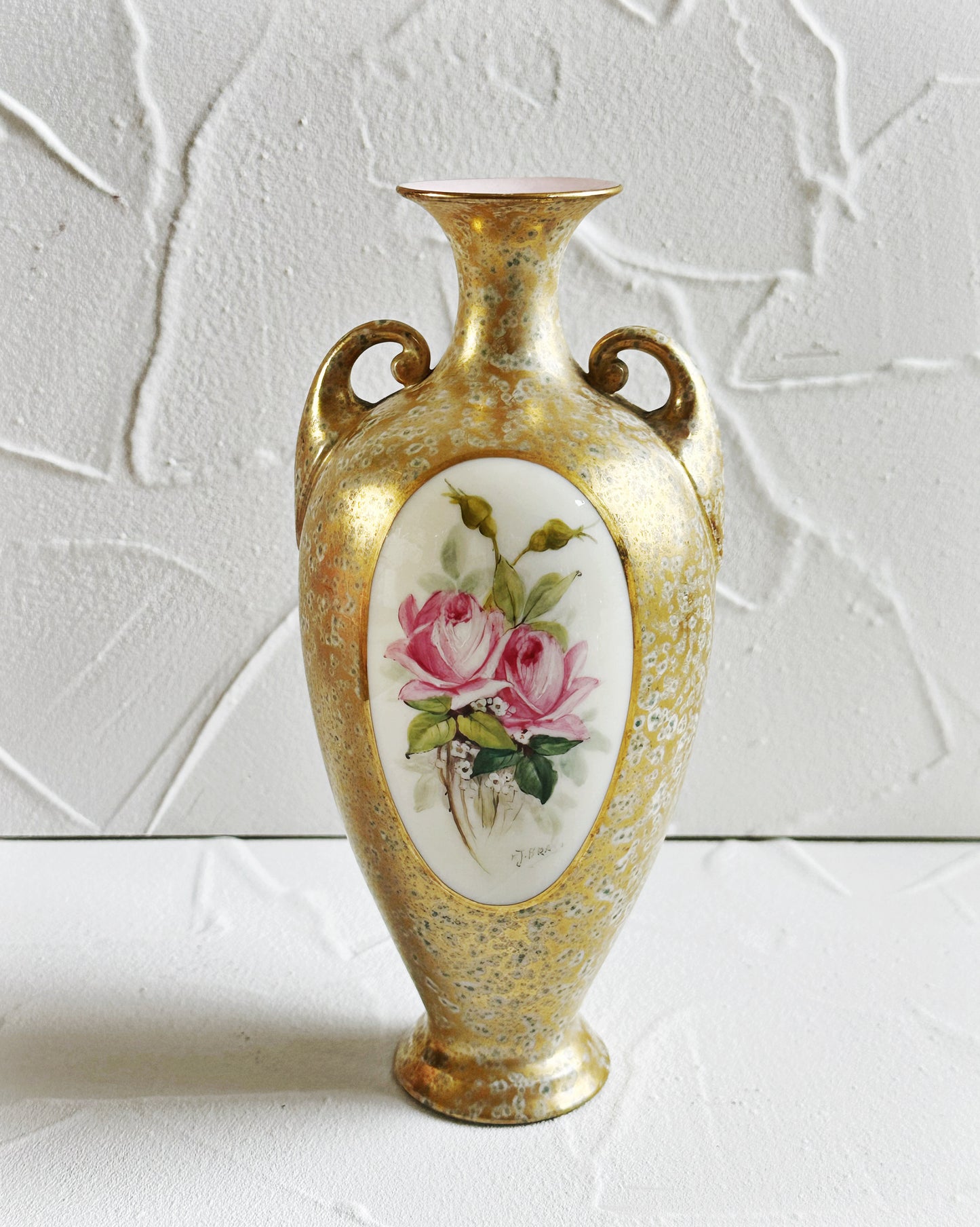 Antique Edwardian 1913 English Worcester hand painted rose porcelain vase