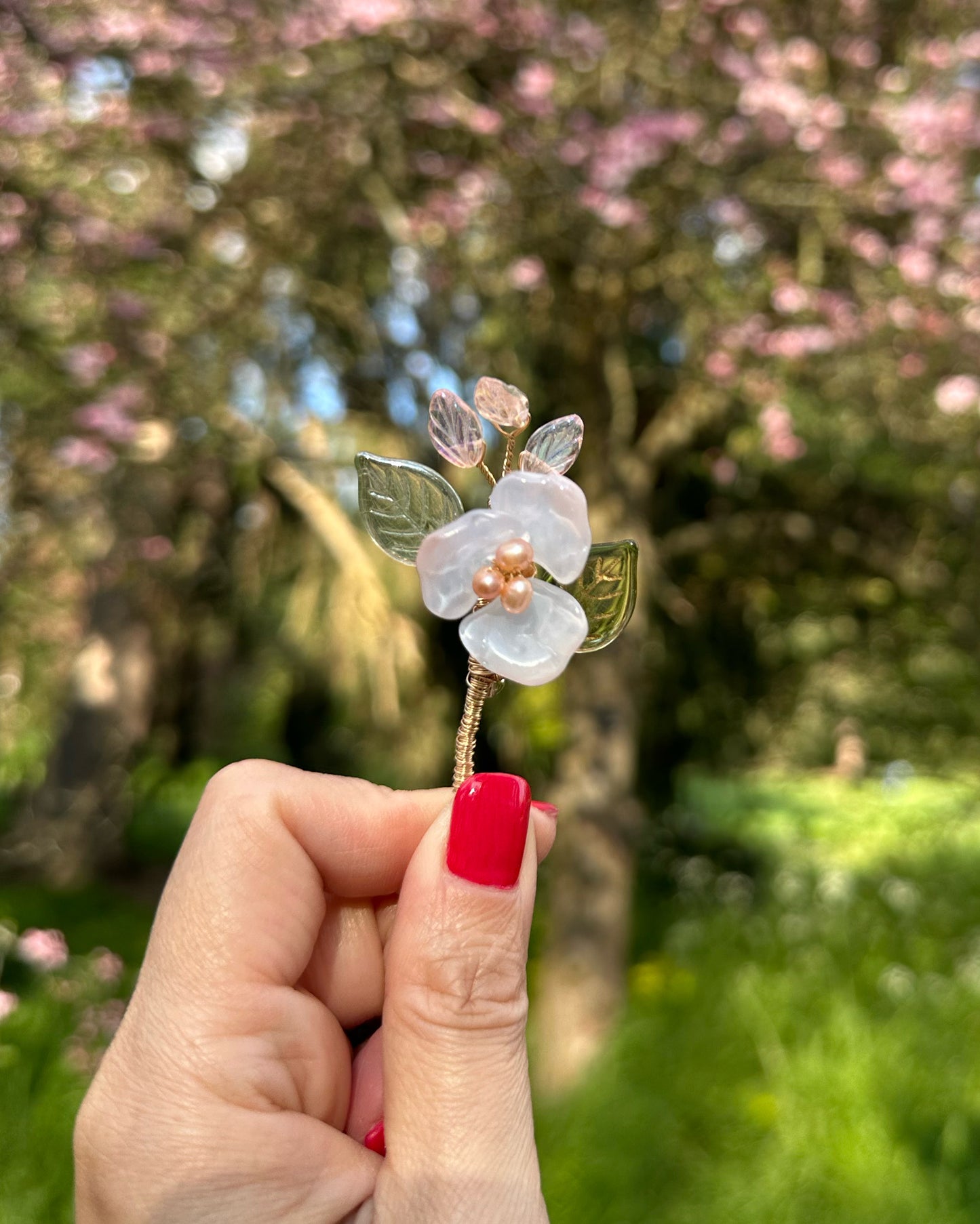 Elizabeth's English garden small floral brooch