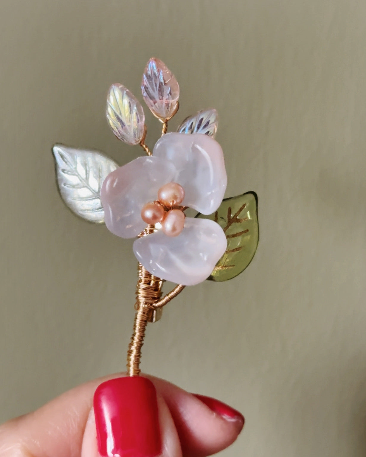 Elizabeth's English garden small floral brooch