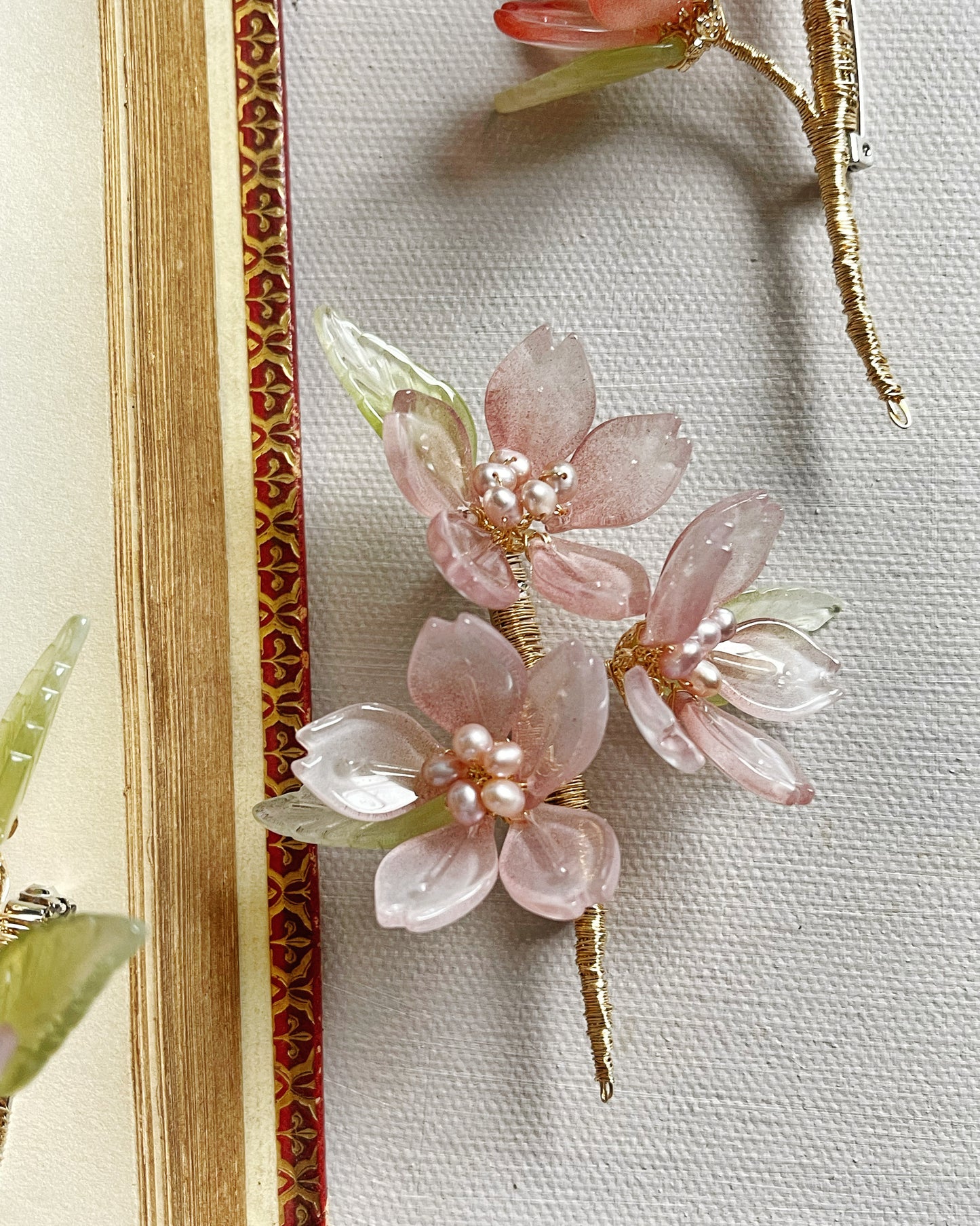 Someiyoshino sakura blooming bouquet brooch in antique pink