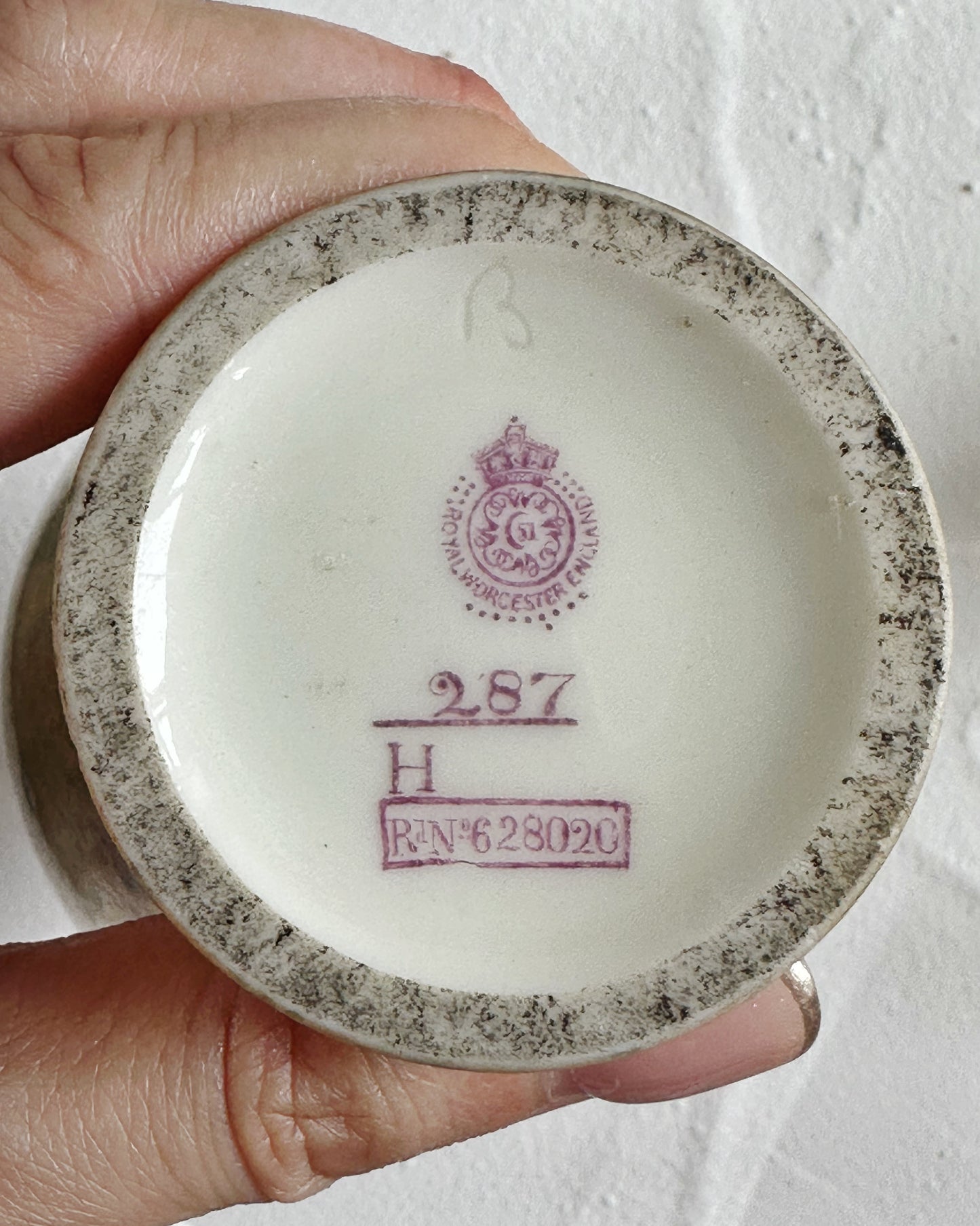 Antique Edwardian 1913 English Worcester hand painted rose porcelain vase