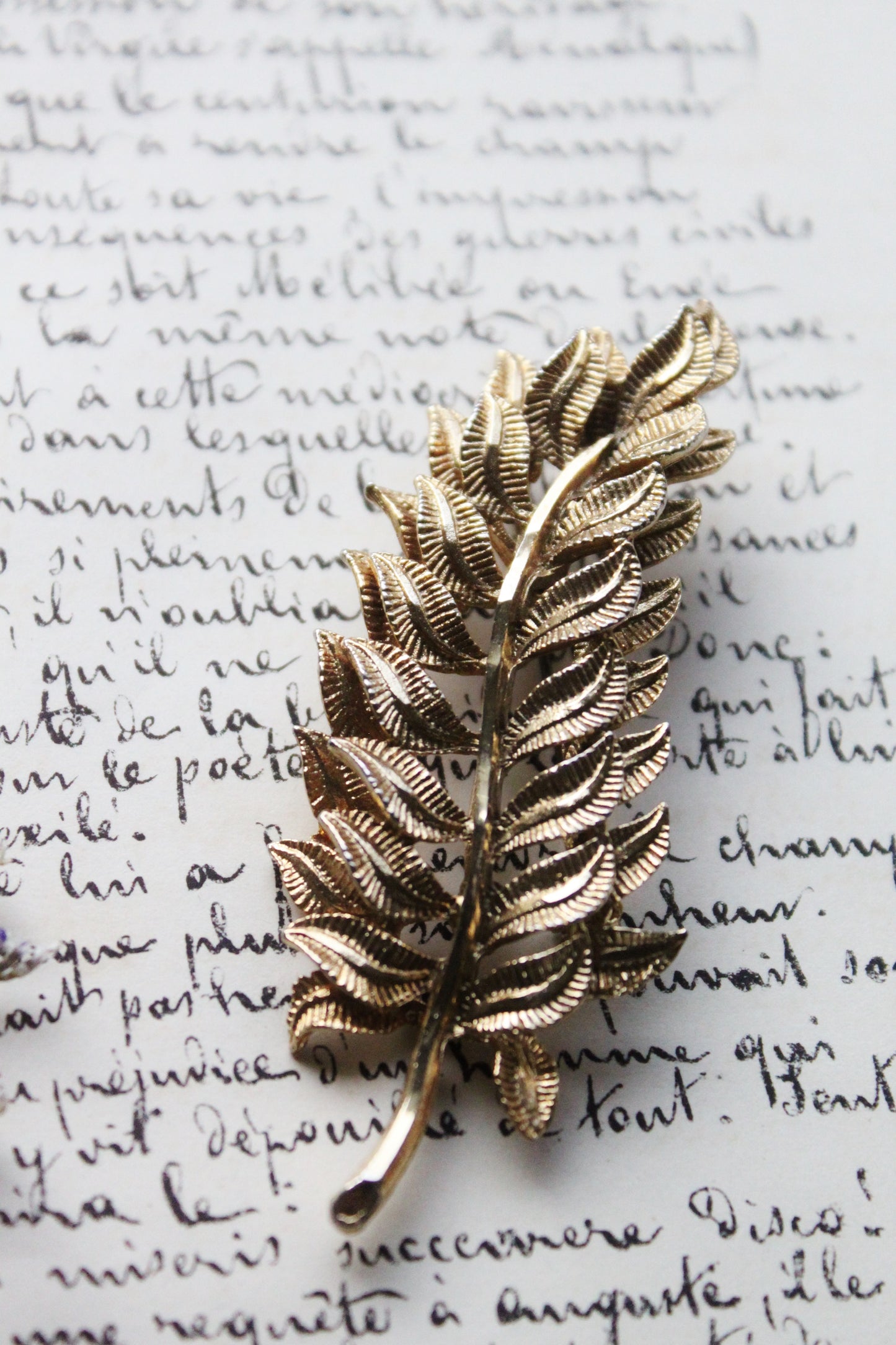 Vintage 1950s gold tone sprig brooch