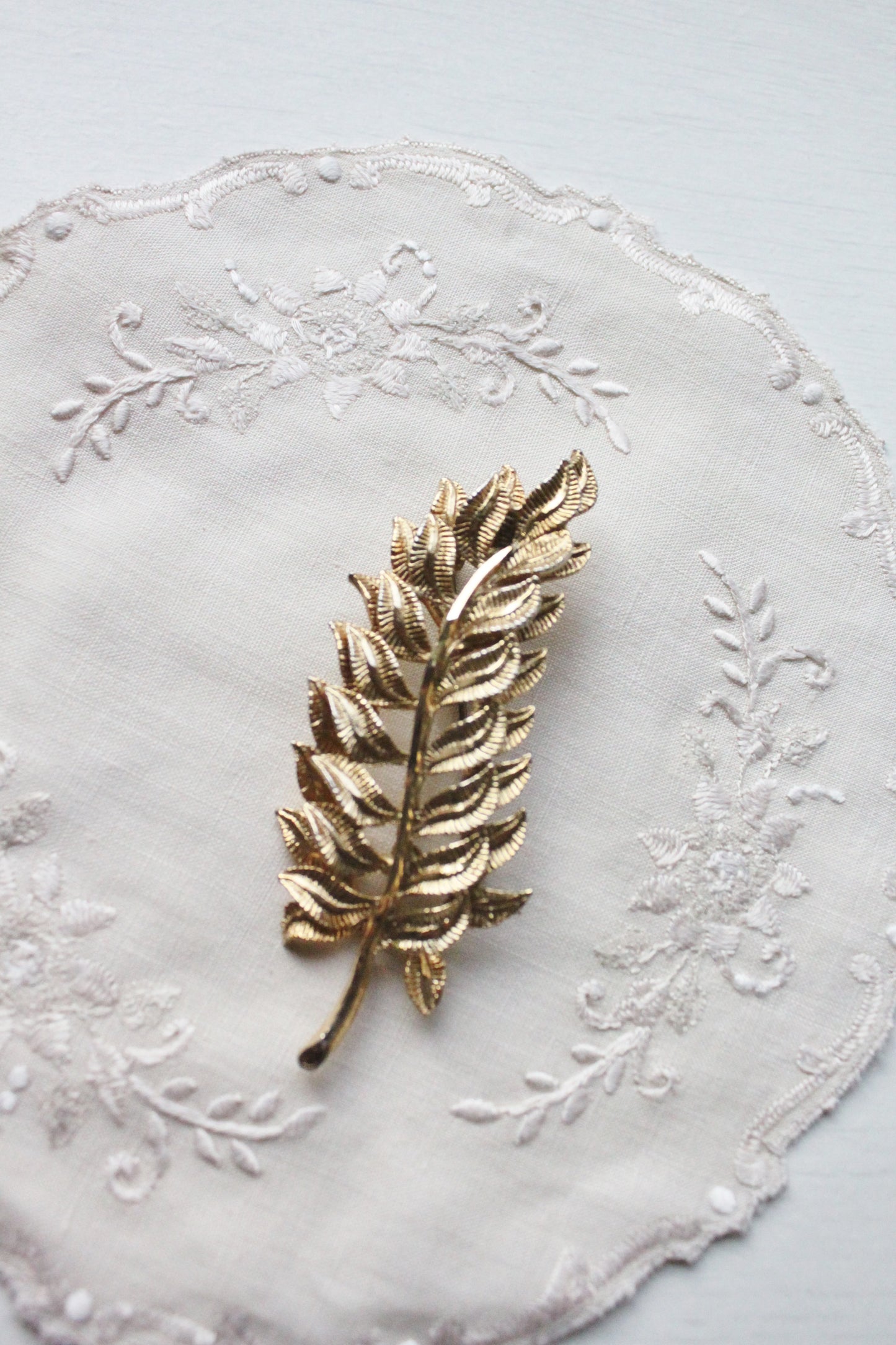 Vintage 1950s gold tone sprig brooch