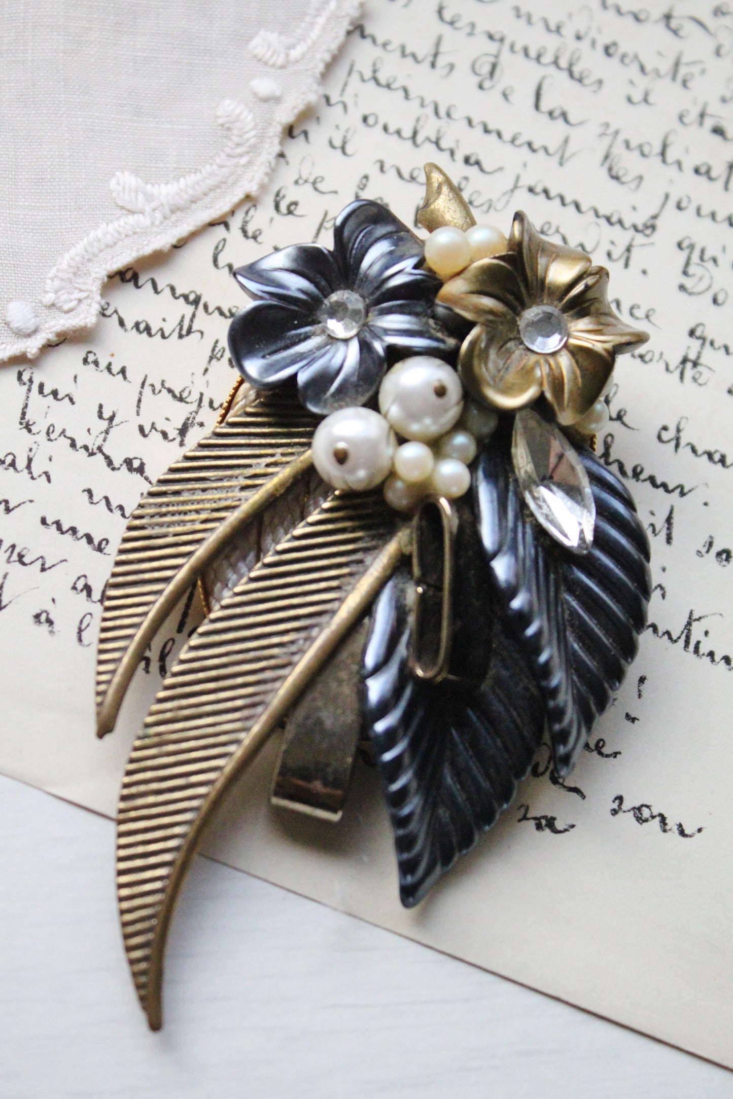 Vintage mid-century boutonniere style brooch