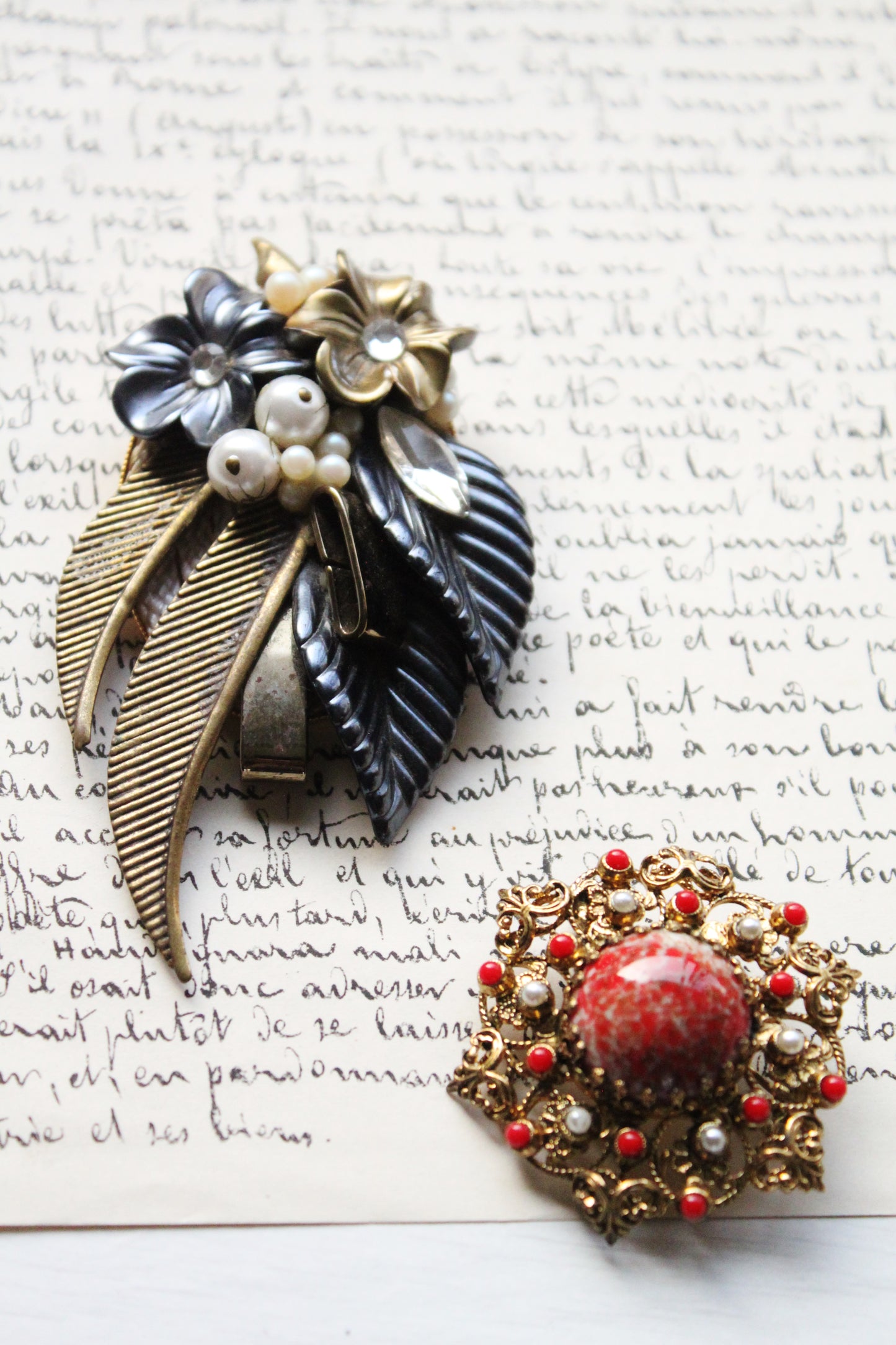 Vintage mid-century boutonniere style brooch