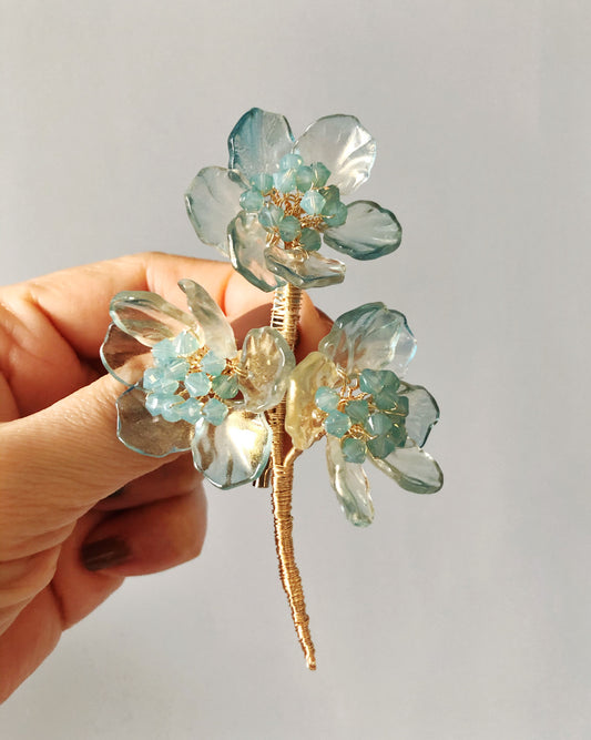 《The Sisters》Festive floral brooch in aqua