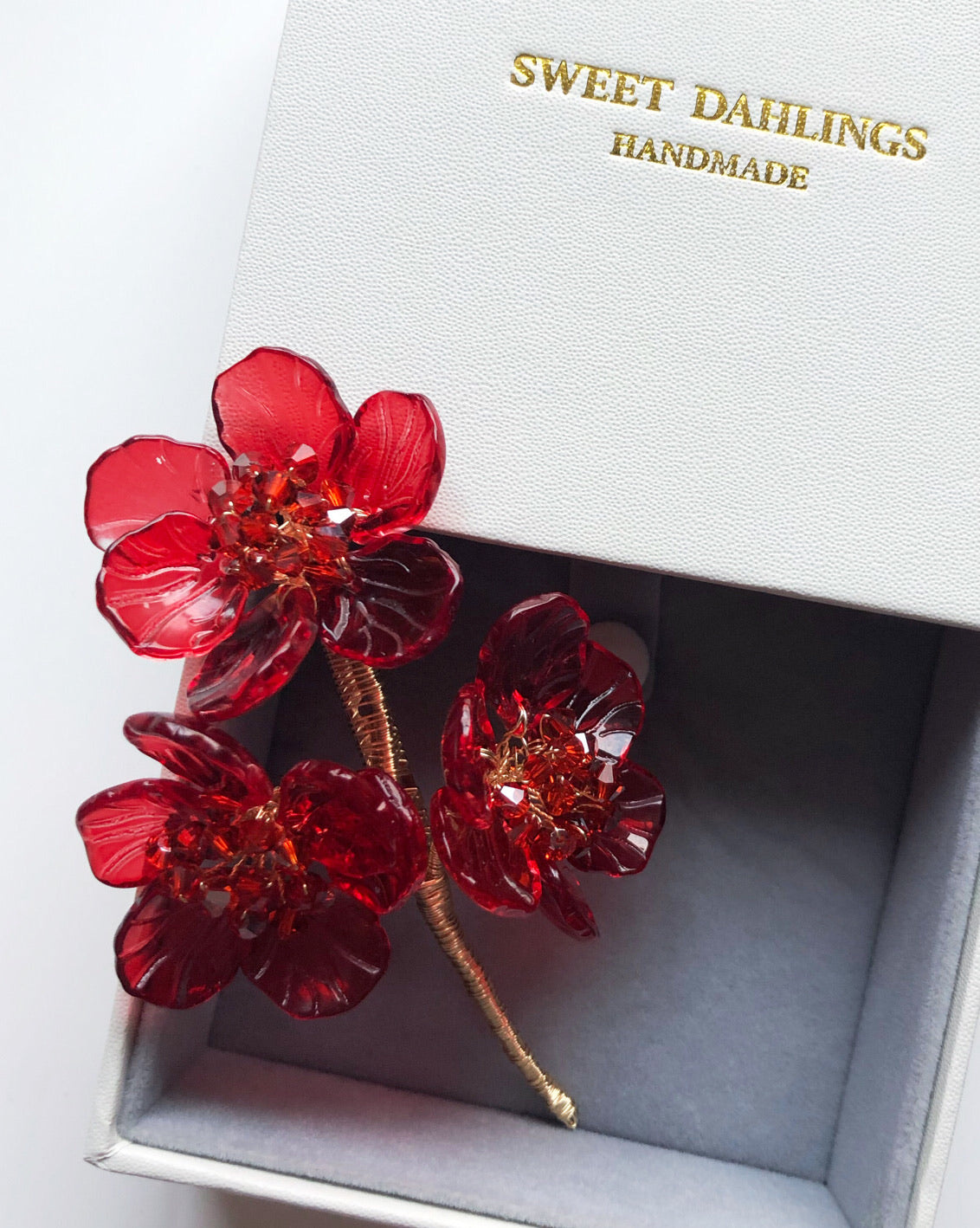 《The Sisters》Festive floral brooch in red