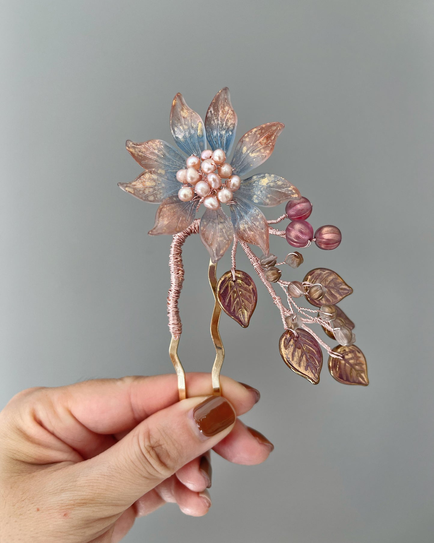 Brown dahlia luxe hairpin in glass and freshwater pearls