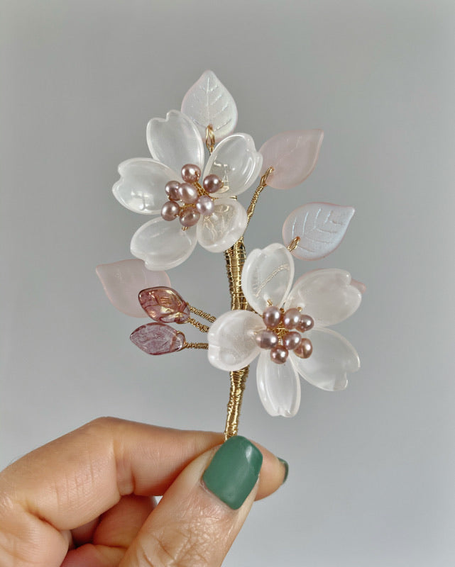 The classic sakura brooch