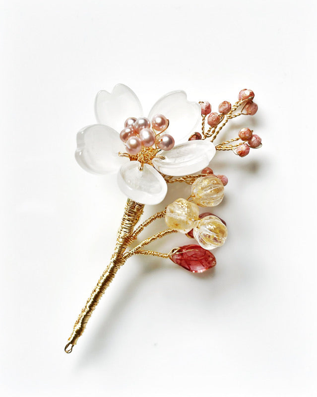 The classic sakura brooch