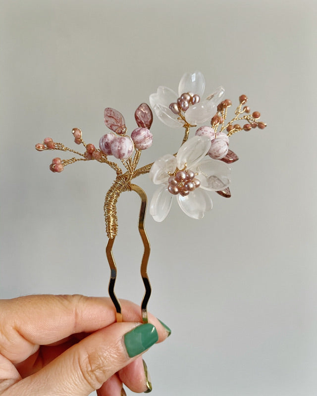 Classic sakura hair pin in glass and freshwater pearls