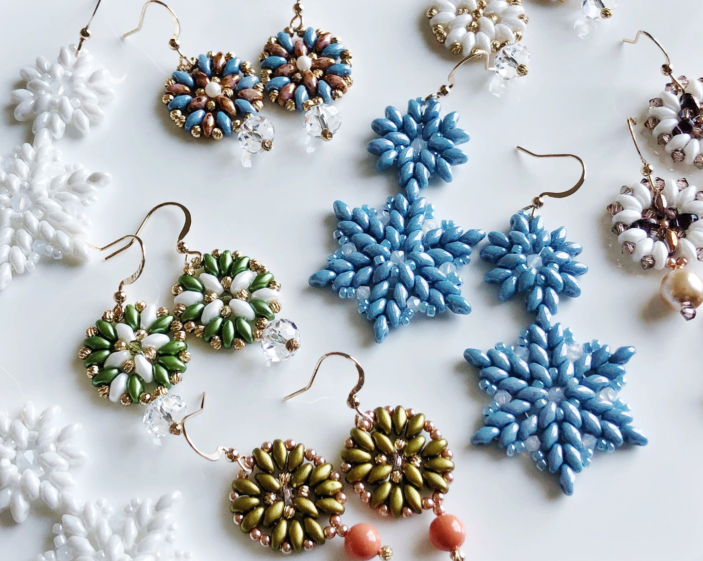 Snowflakes glass and crystals earrings in blue