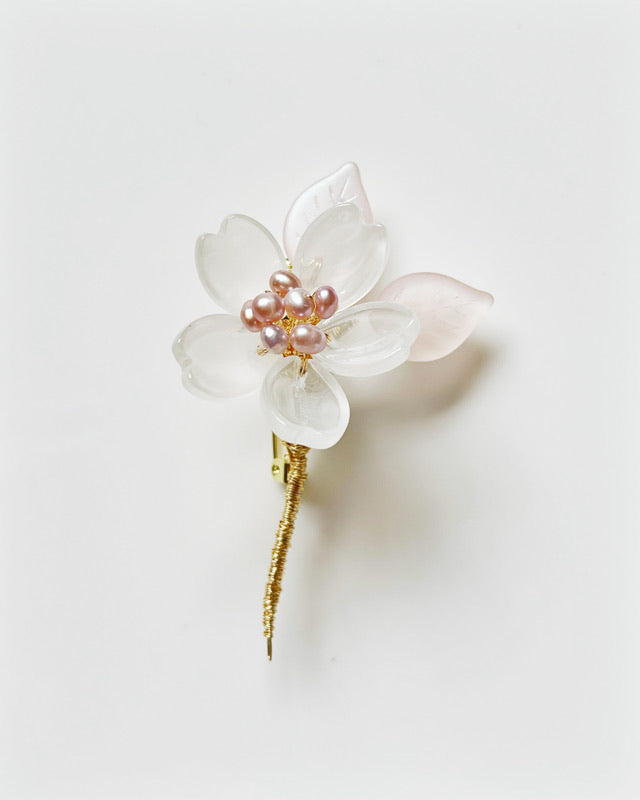 The classic sakura brooch in mini version