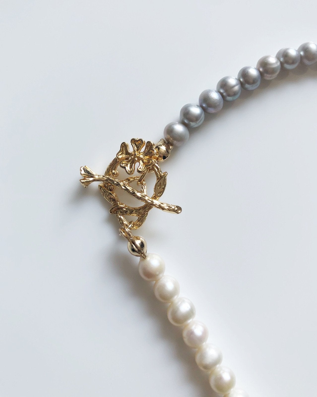 Classic freshwater pearls necklace in white (small)