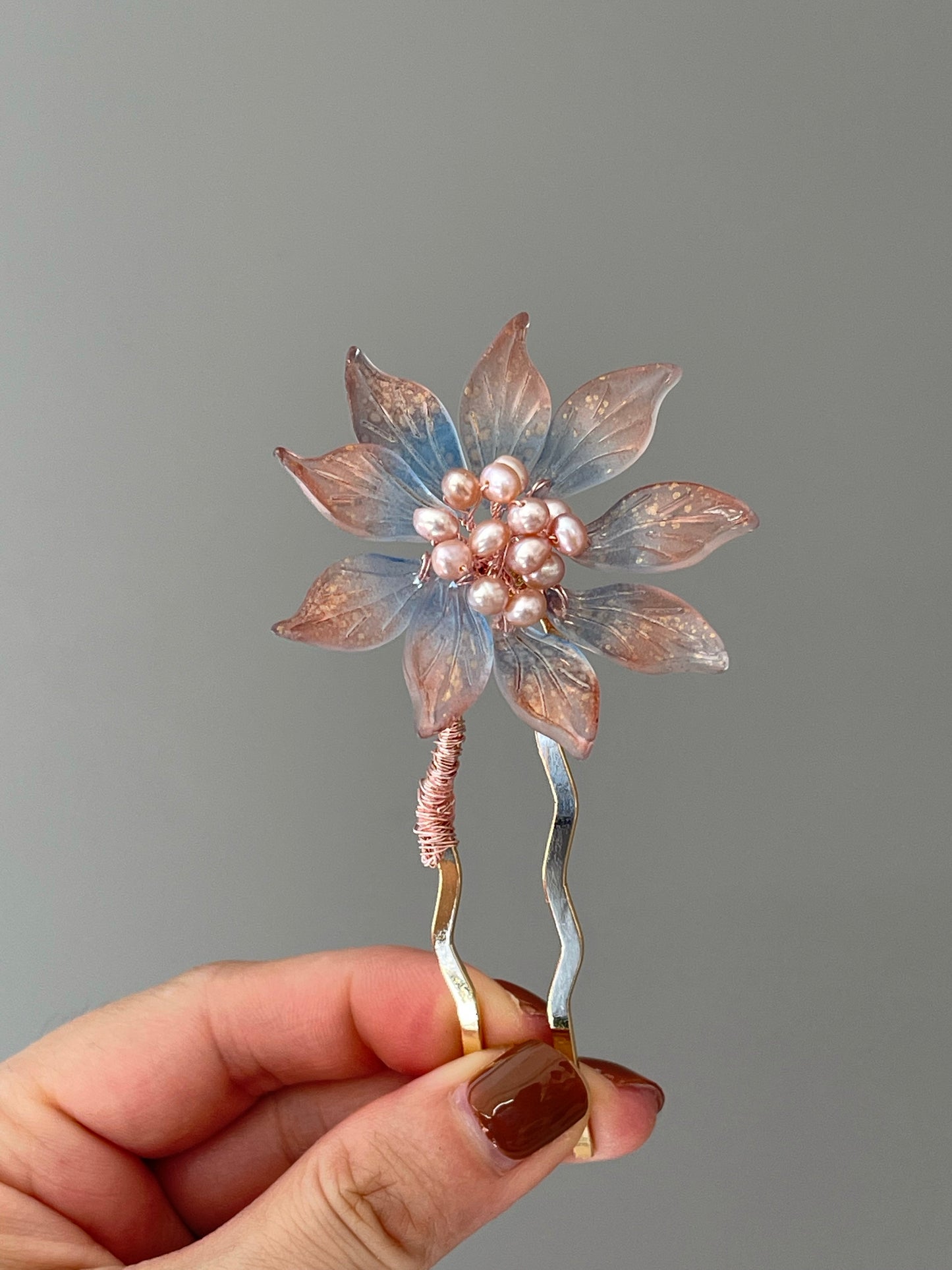 Simple brown dahlia hairpin in glass and freshwater pearls