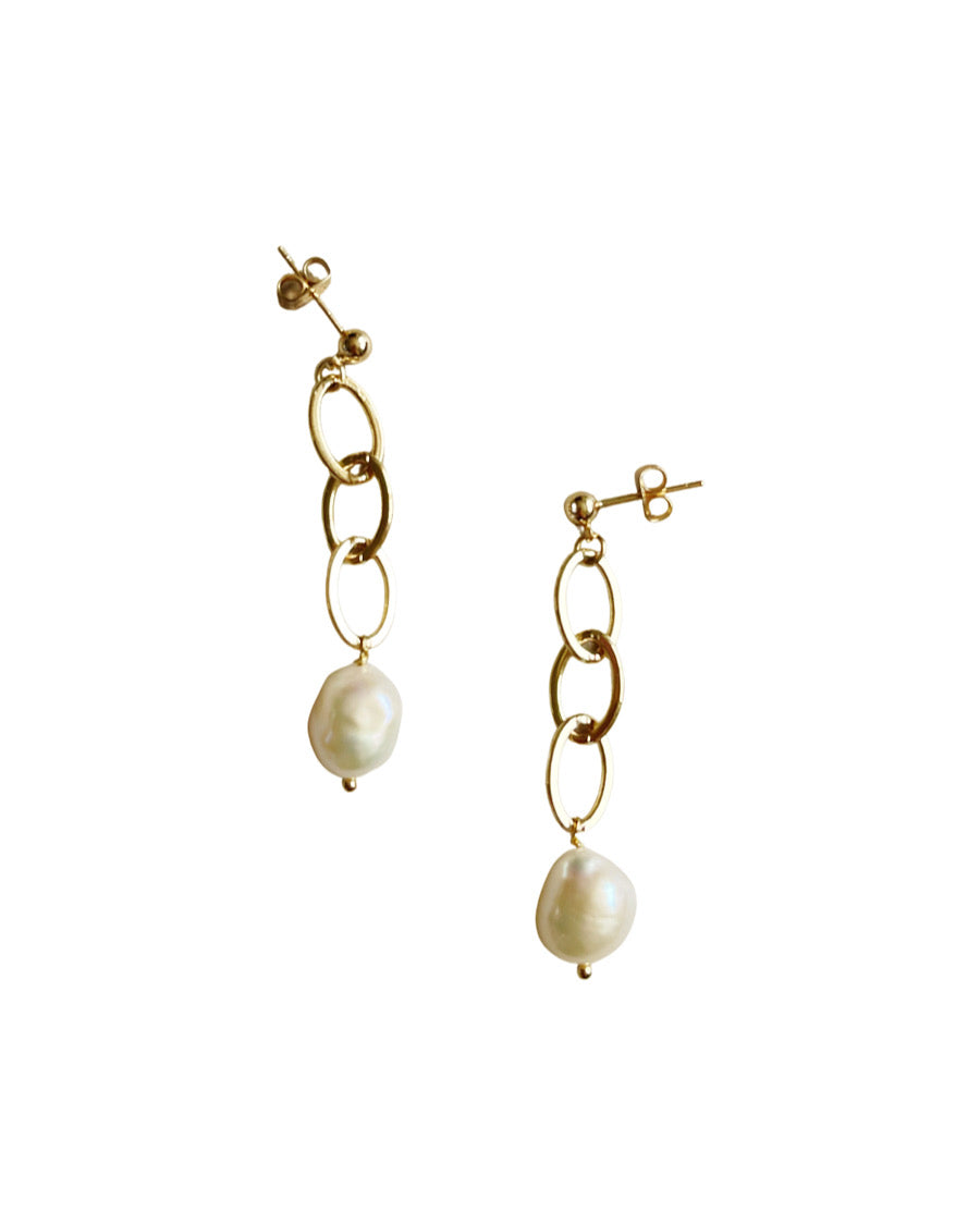 The Contrast Collection - Big freshwater pearl and chain earrings