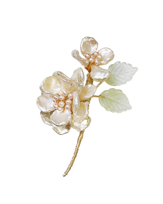 Signature peony big brooch in freshwater pearls