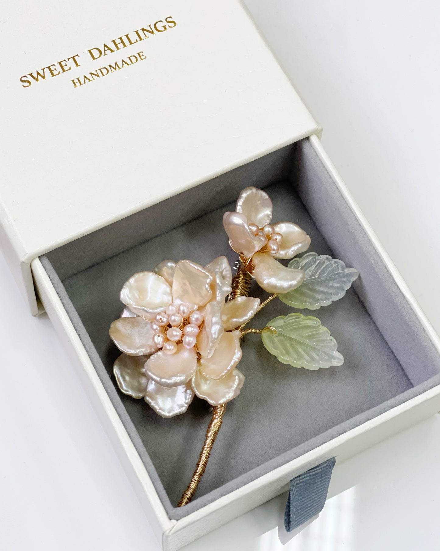 Signature peony big brooch in freshwater pearls