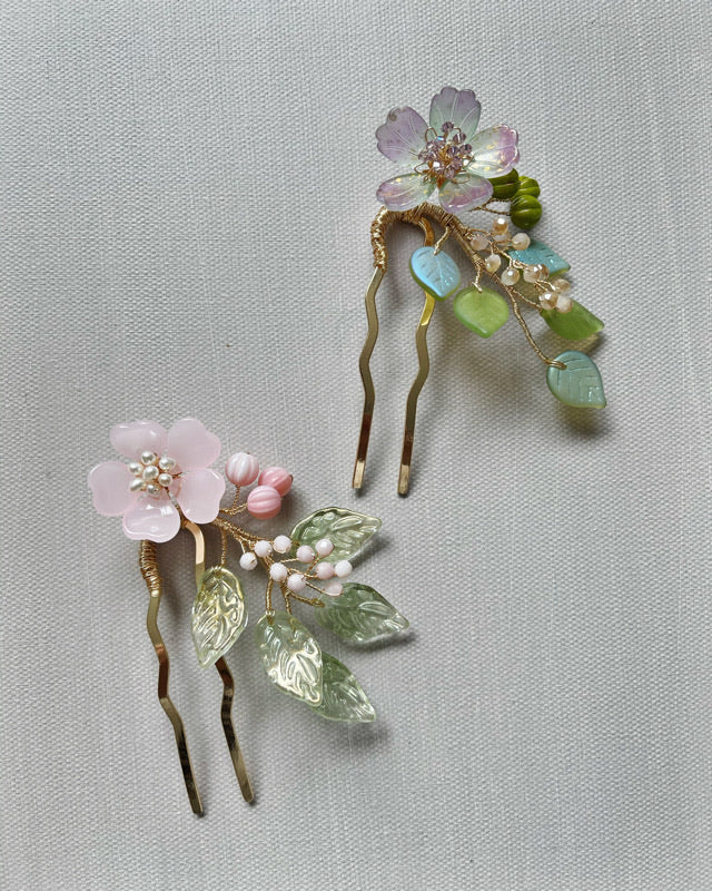 "When it rains sakura" - Monet's garden sakura hair pin in glass and Swarovski crystals