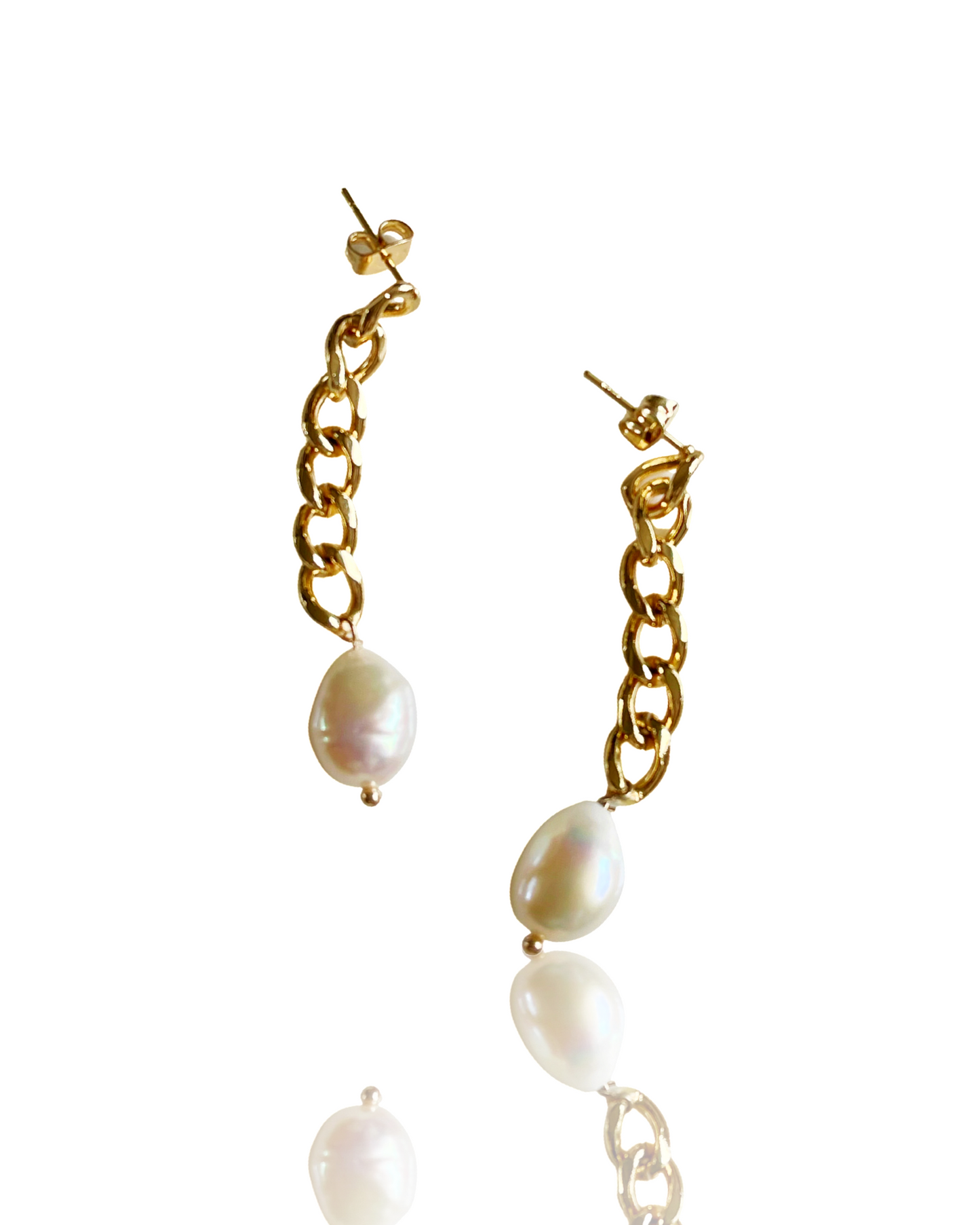 A pearl with a chain earrings