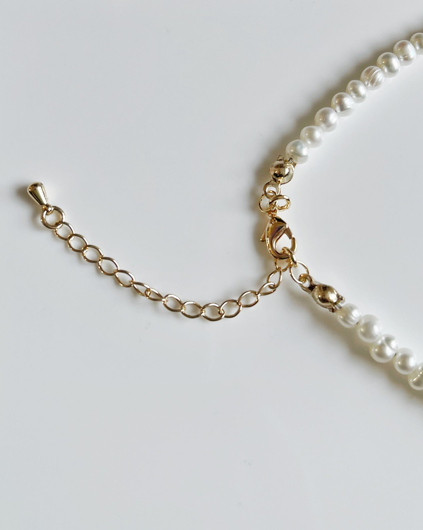 Classic freshwater pearls necklace in white (small)